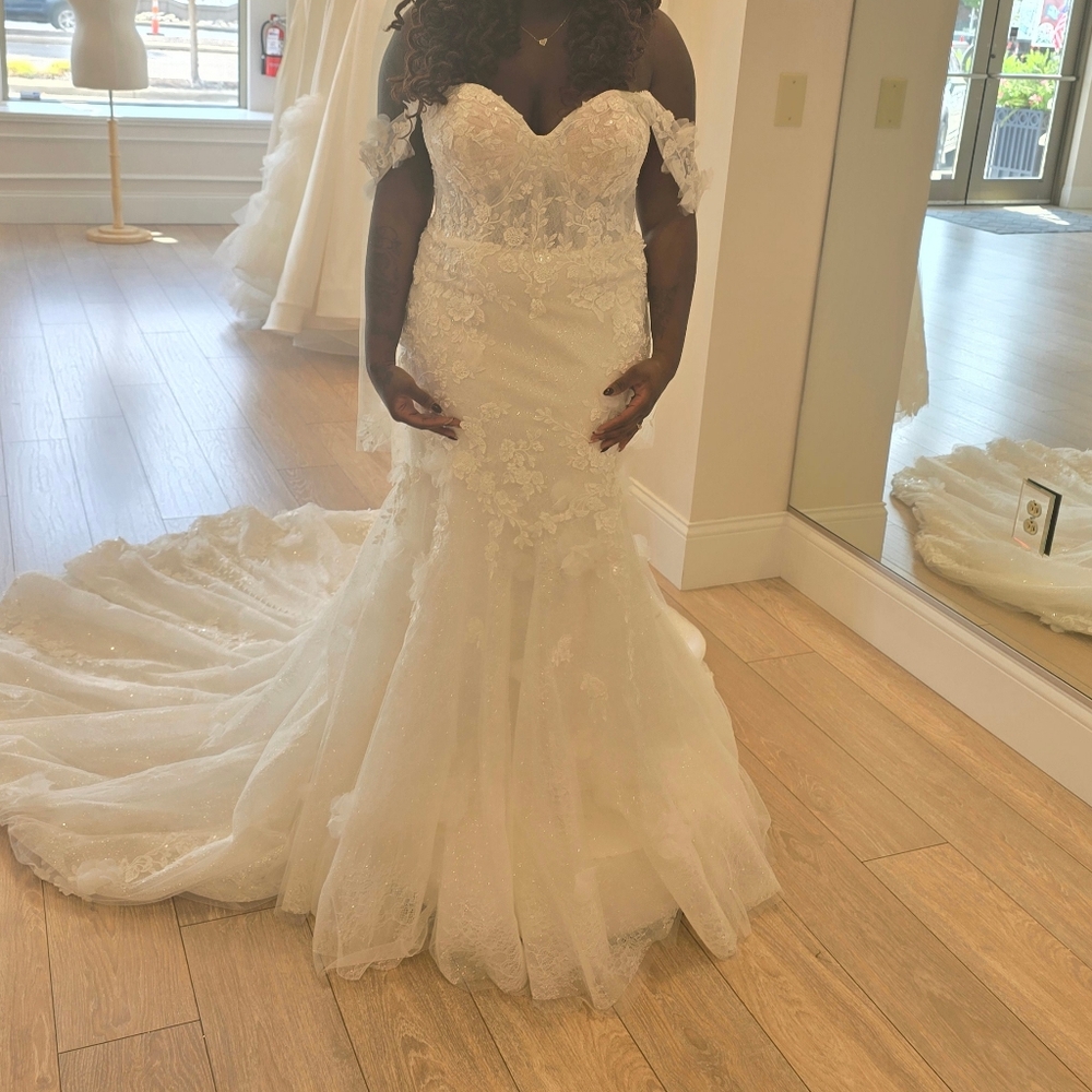 Elegant White Lace Wedding Dress